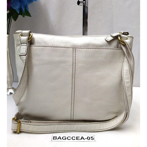 Fossil White Pebbled Leather Zipper Closure Crossbody Bag - Picture 2 of 15